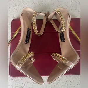 Jessica Rich Gorgeous Nude with gold heel. US SIZE 7